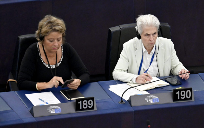 Stine Bosse und Marie-Agnes Strack-Zimmermann im EU-Parlament in Straßburg