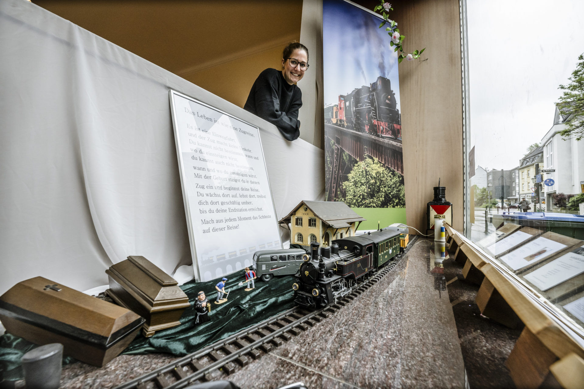 Schaufenster Bestattungsunternehmen Kamp