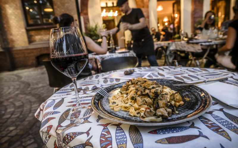 Weinbar Amuni in der Altstadt Düsseldorf