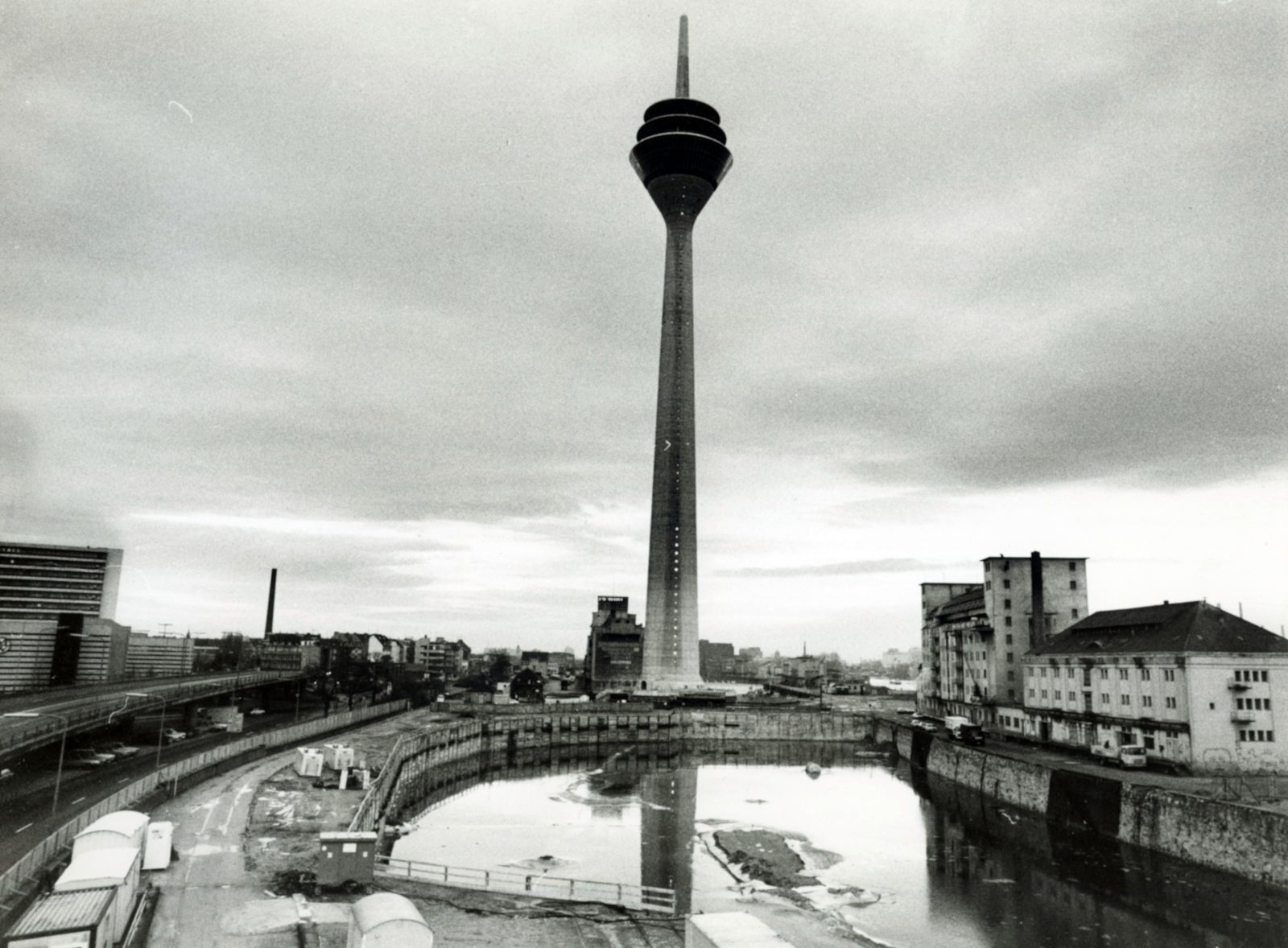 Rheinturm ca. 1982