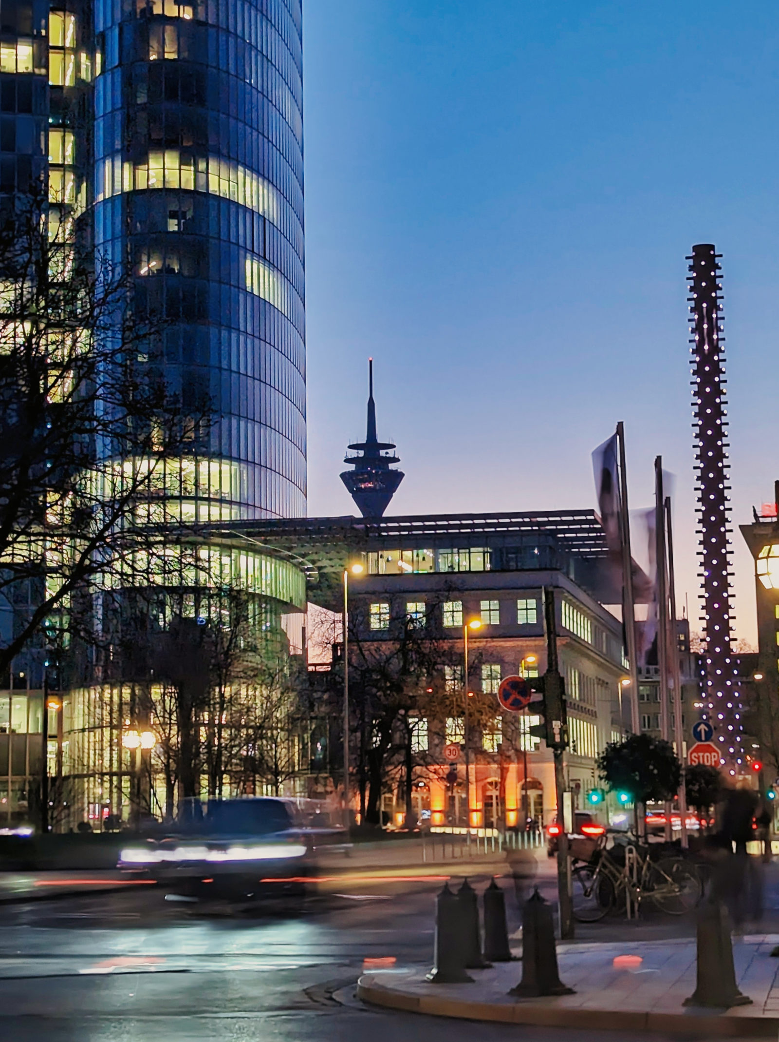 Kö mit Rheinturm in Düsseldorf