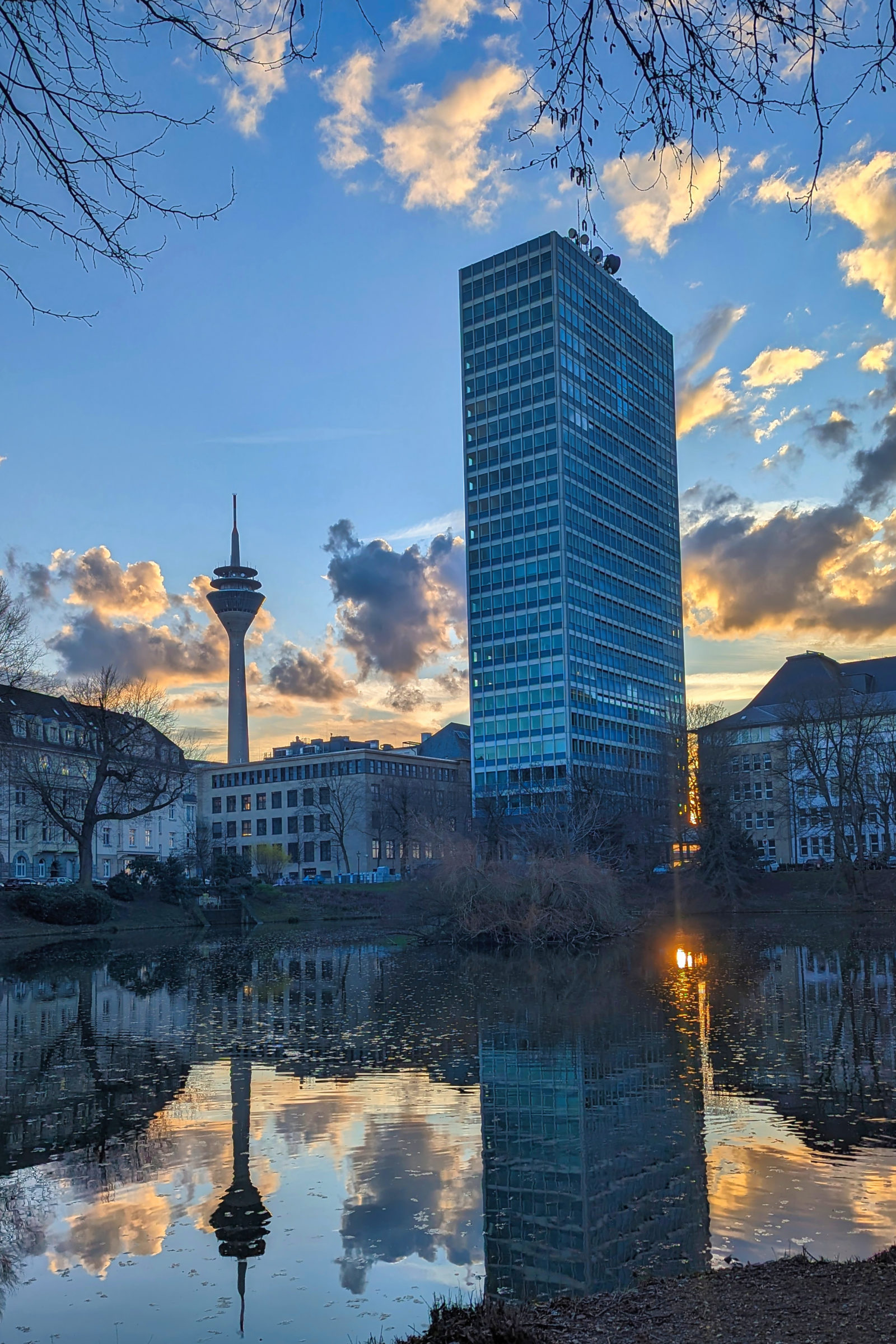 Mannesmannhochhaus und Rheinturm in Düsseldorf