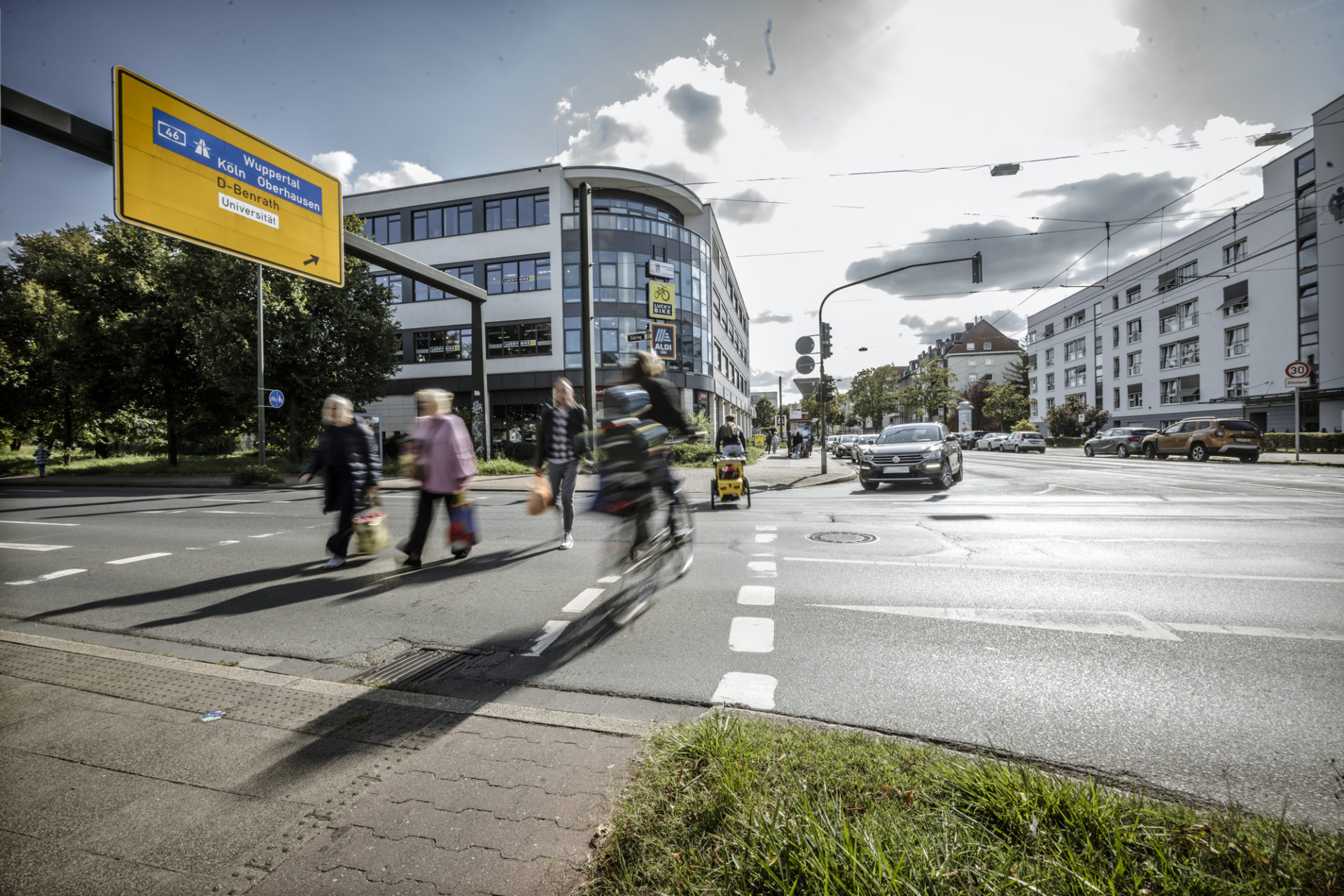 Radweg an der Aachener Straße in Düsseldorf-Bilk