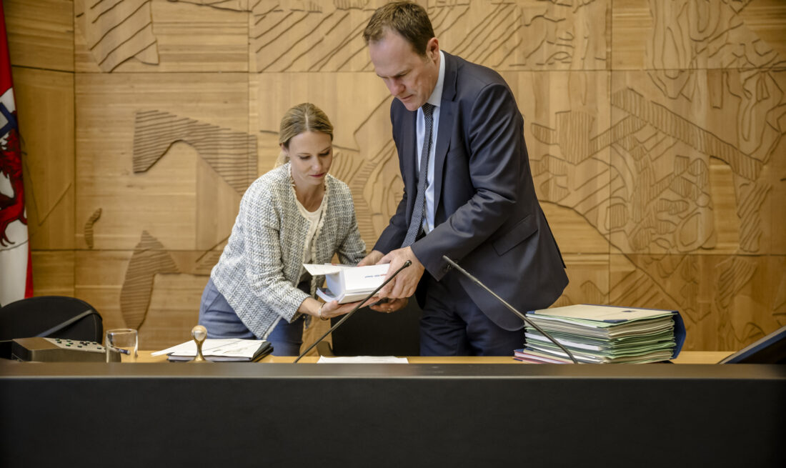 Oberbürgermeister Stephan Keller vor einer Sitzung des Düsseldorfer Stadtrats