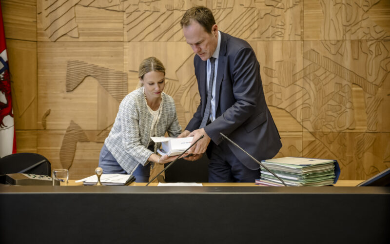 Oberbürgermeister Stephan Keller vor einer Sitzung des Düsseldorfer Stadtrats