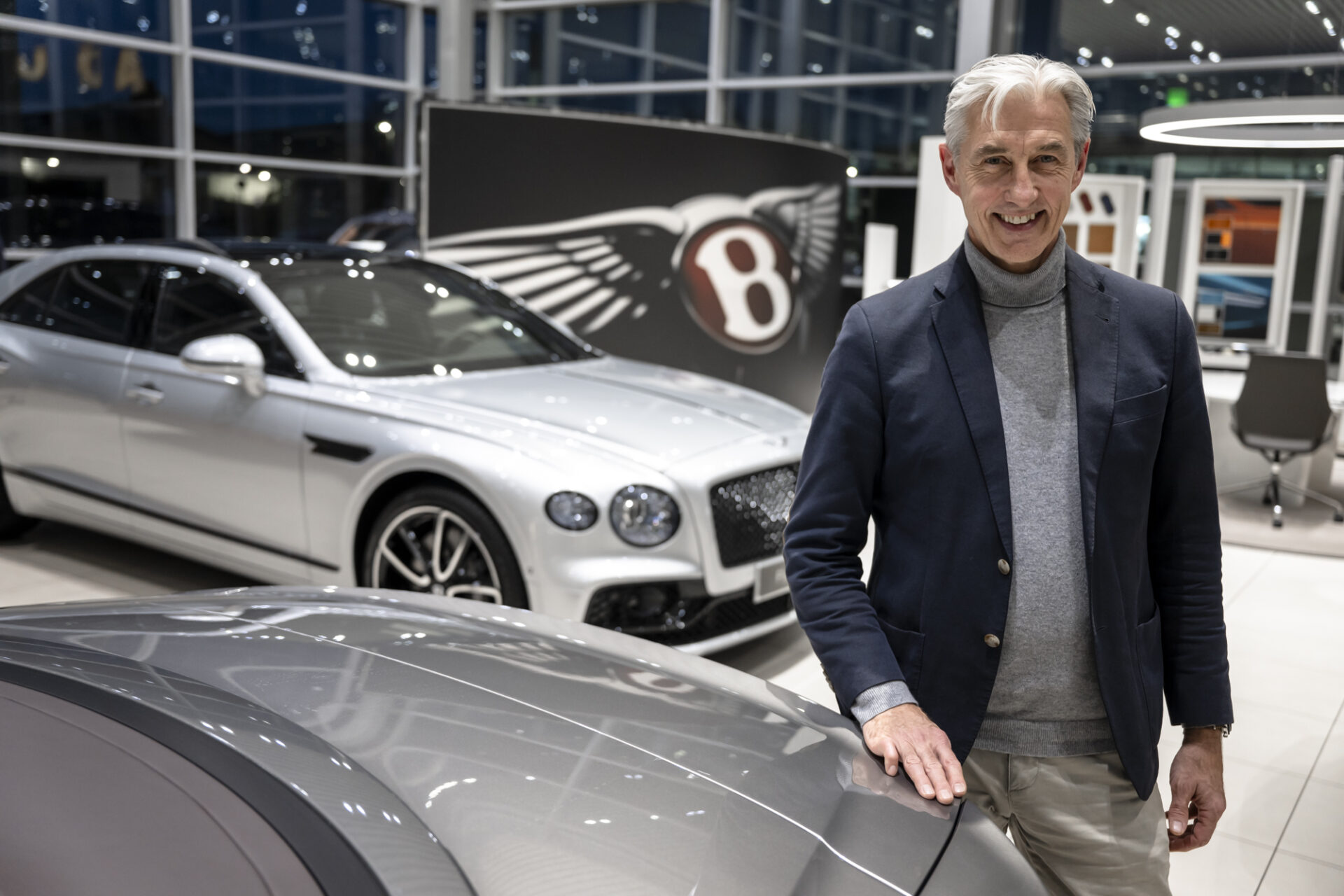 Bentley und Bugatti am Höherweg in Düsseldorf