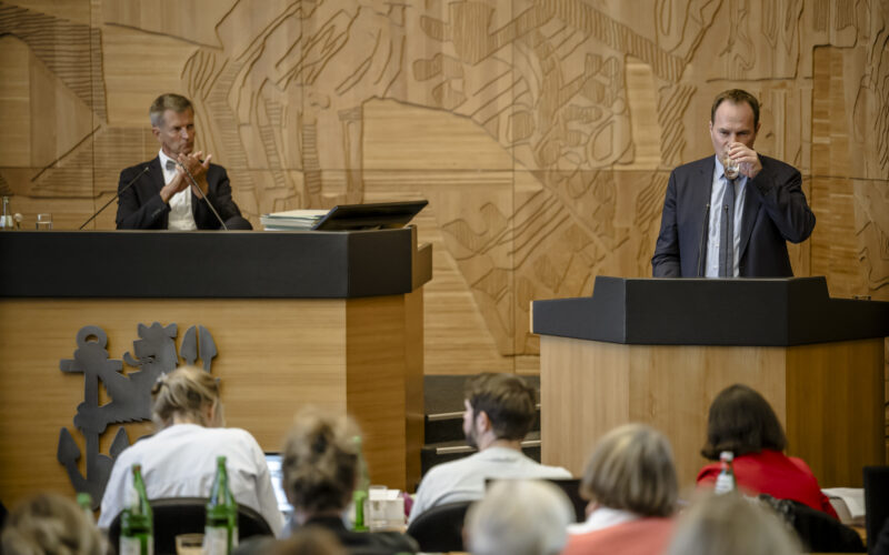 Josef Hinkel und Oberbürgermeister Stephan Keller im Rathaus Düsseldorf