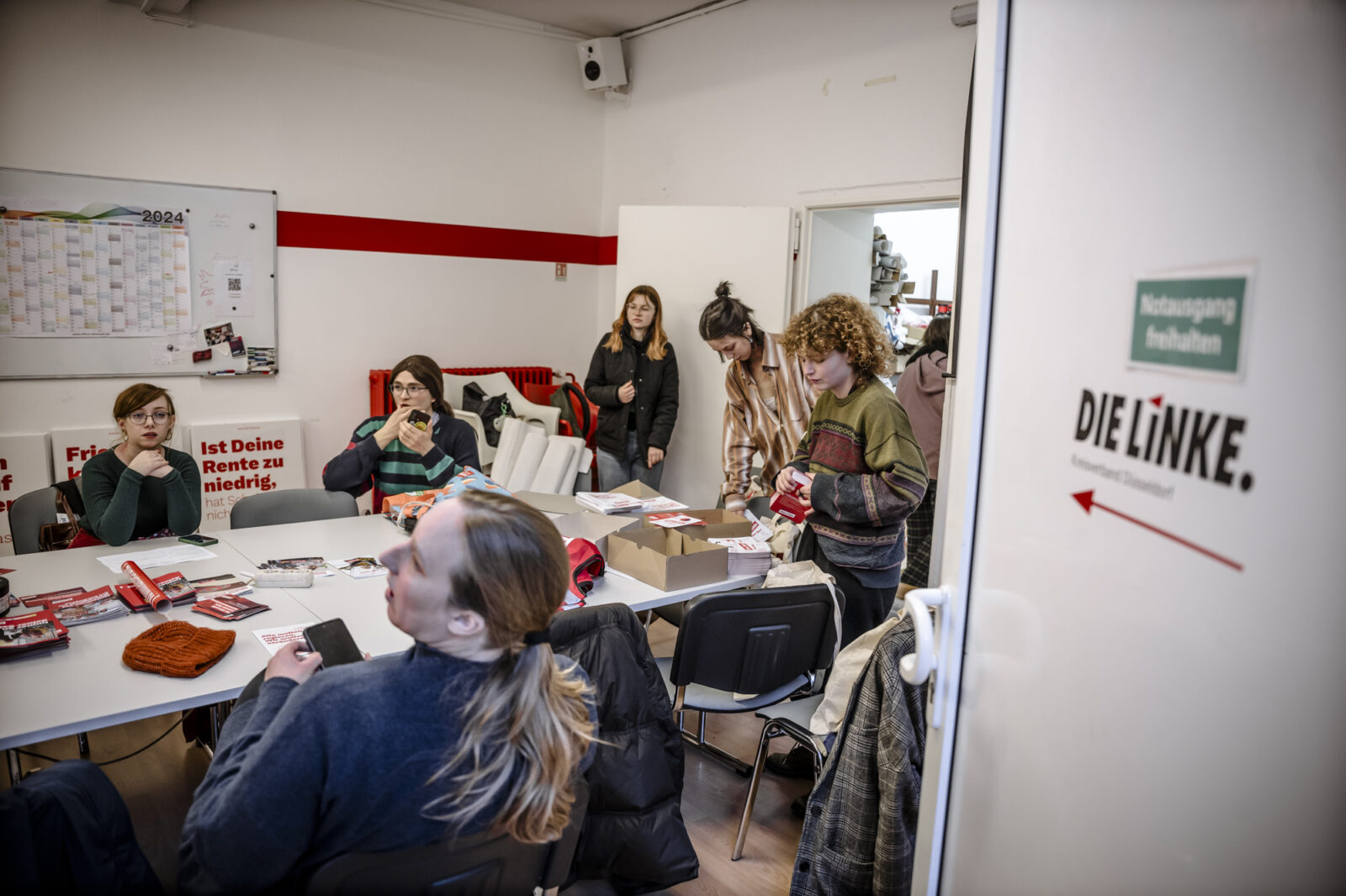 Haustürwahlkampf Die Linke, Bundestagswahl 2025, Lisa Schubert und Julia Marmulla Foto: Andreas Endermann