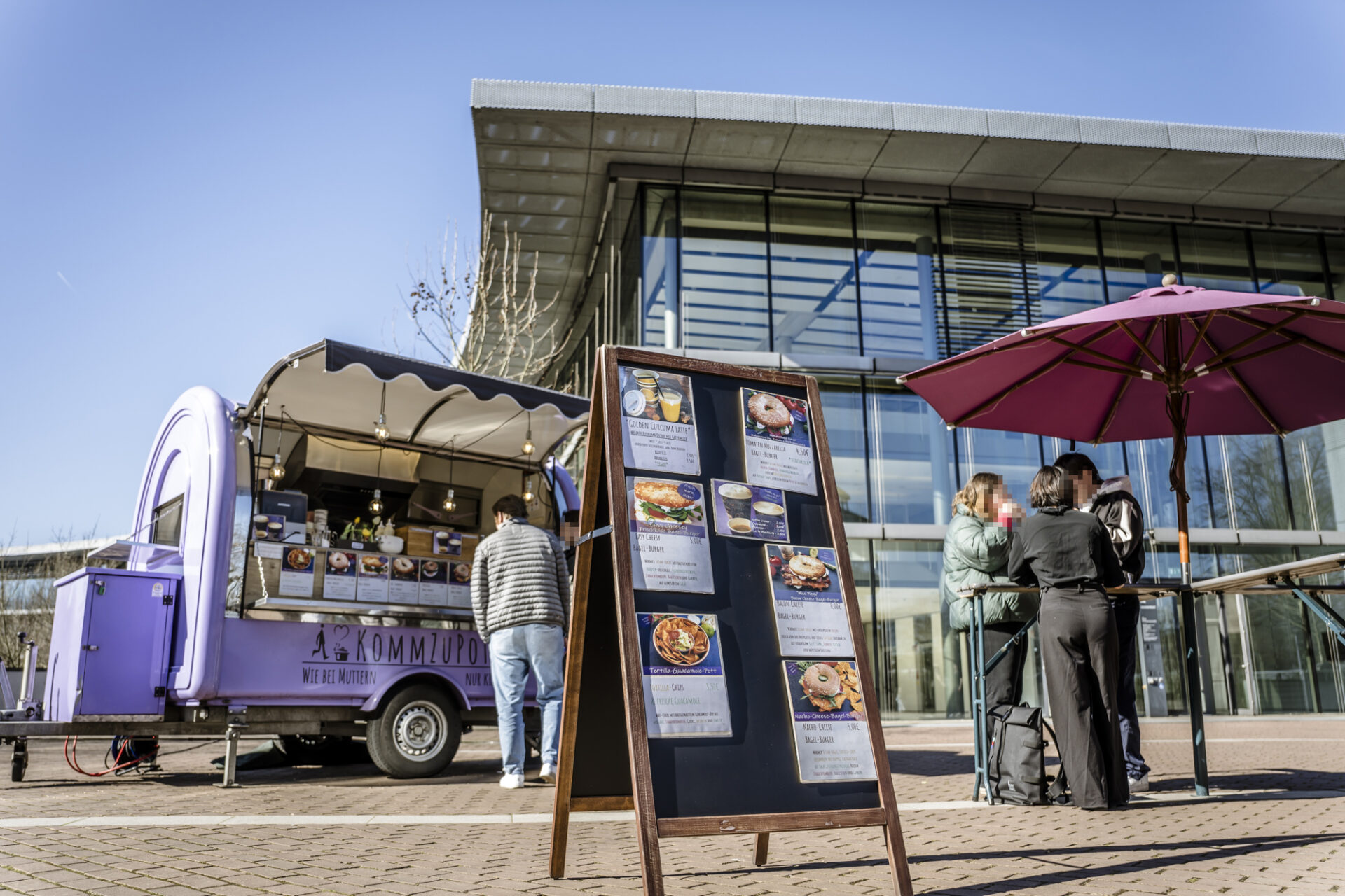 Foodtruck Kommzupotte auf dem Campus der Heinrich-Heine-Universität Düsseldorf