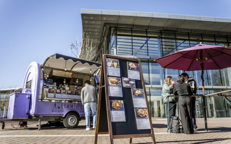 Foodtruck Kommzupotte auf dem Campus der Heinrich-Heine-Universität Düsseldorf