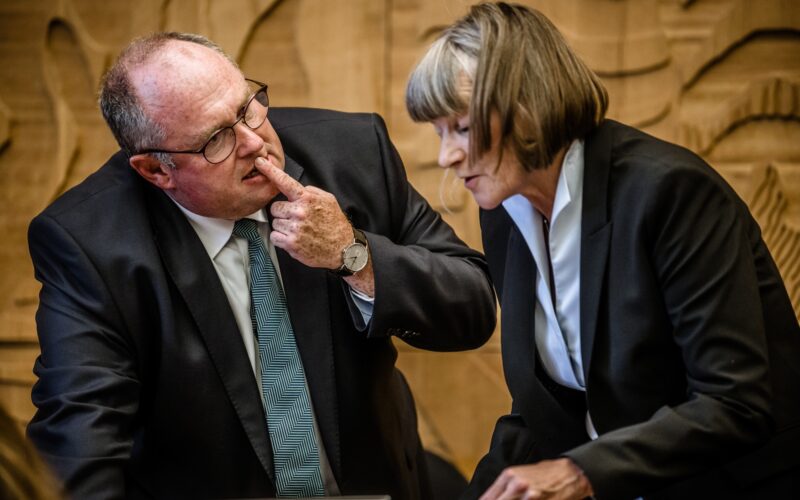 Olaf Wagner und Dorothee Schneider im Rathaus Düsseldorf